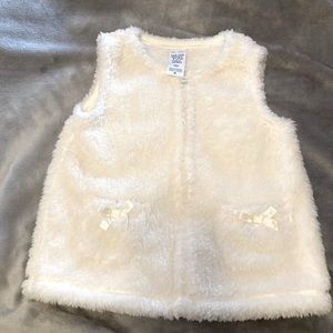 👶🏻  (bundle 3 kids items for $12) Faux fur toddler vest